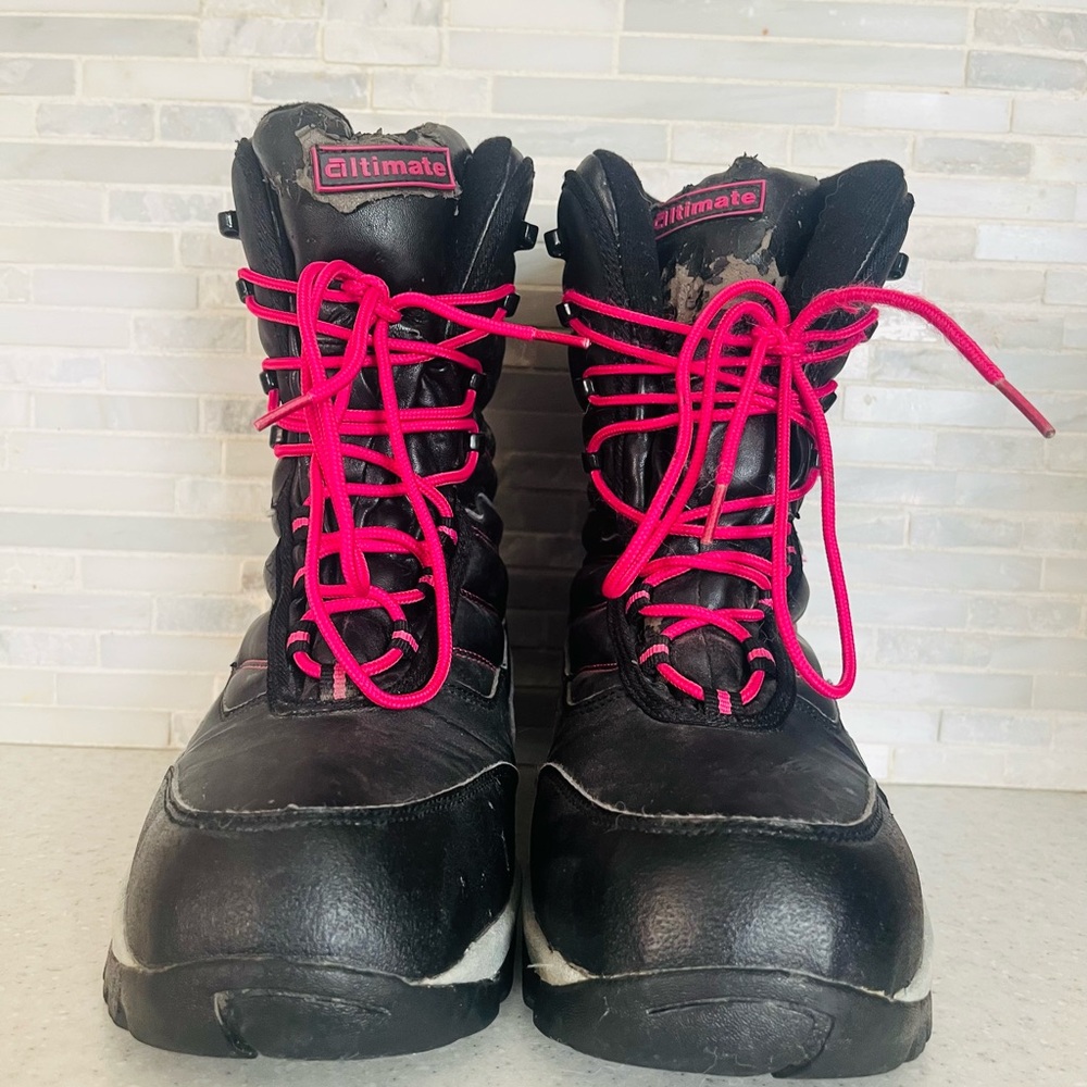 Latinate snowmobile/ice fishing boot